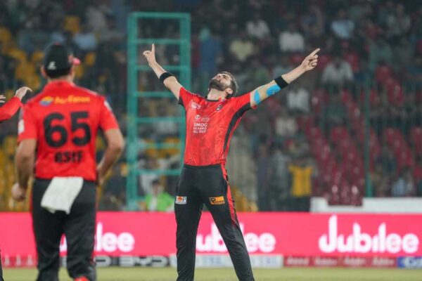 Lahore Qalandars vs Karachi Kings Highlights Psl 2025: شاہین آفریدی وکٹ لینے کے بعد جشن مناتے ہوئے