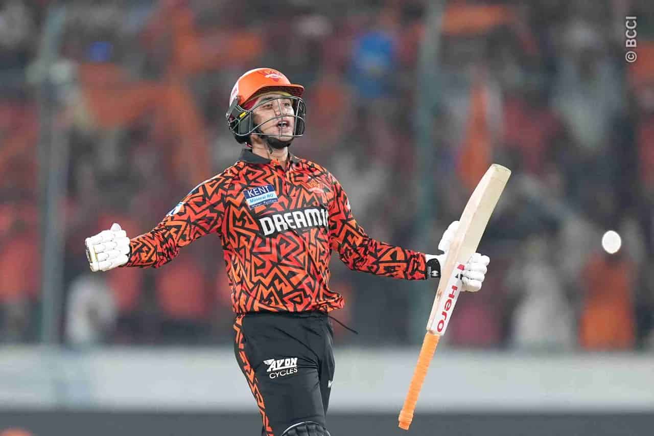 SRH vs PBKS Highlights 2025:ابھیشیک شرما اپنی سنچری مناتے ہوئے