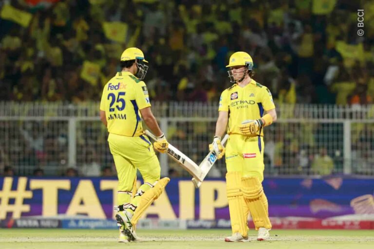 چنئی سپر کنگس نے کولکتہ نائٹ رائیڈرز کو دلچسپ مقابلے میں 2 وکٹوں سے شکست دی